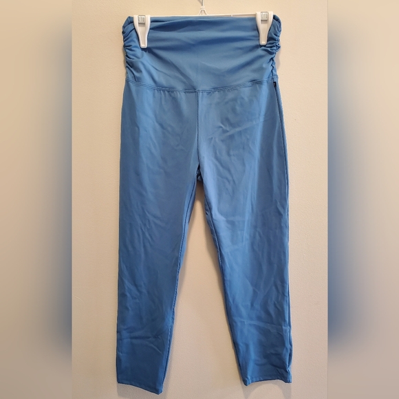 ☆3/35$ | MARIKA | Blue Cropped Active Leggings in Size Medium - Picture 2 of 6